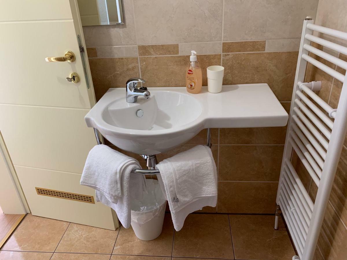 Vinarija Zlatar Hotel Екстериор снимка